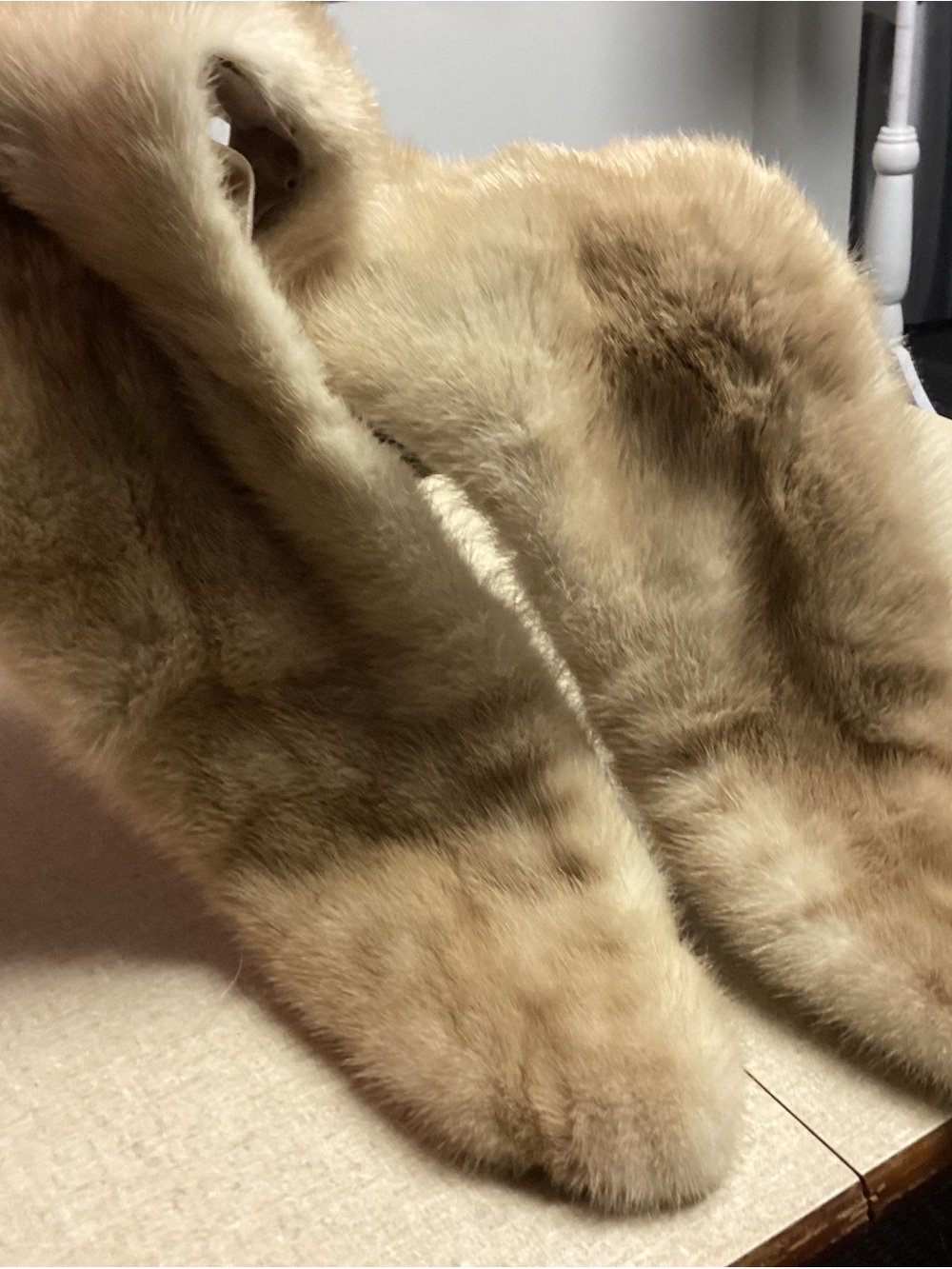 Plush Beige Fur Women's Coat collar